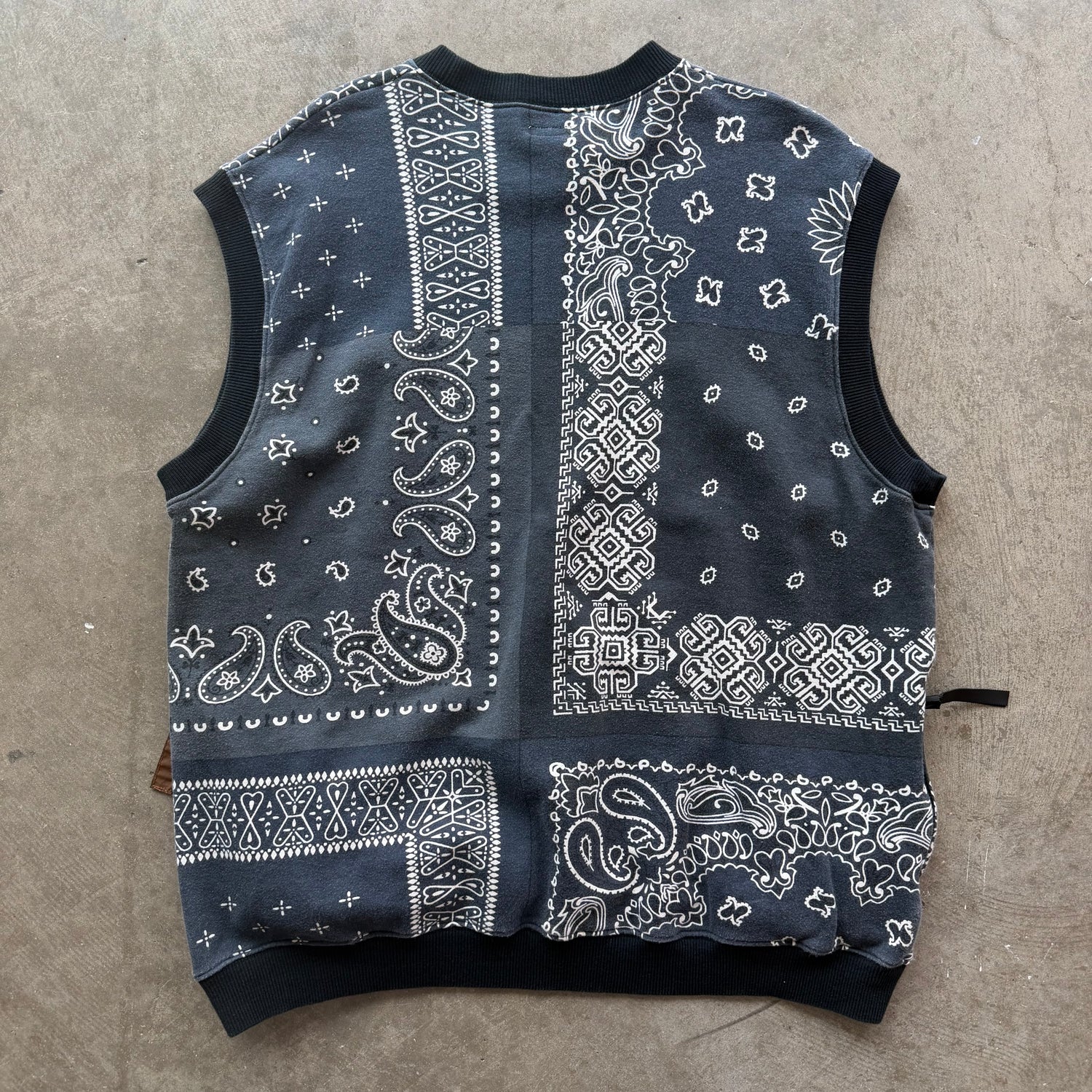 XL Kapital Sweater Vest Paisley