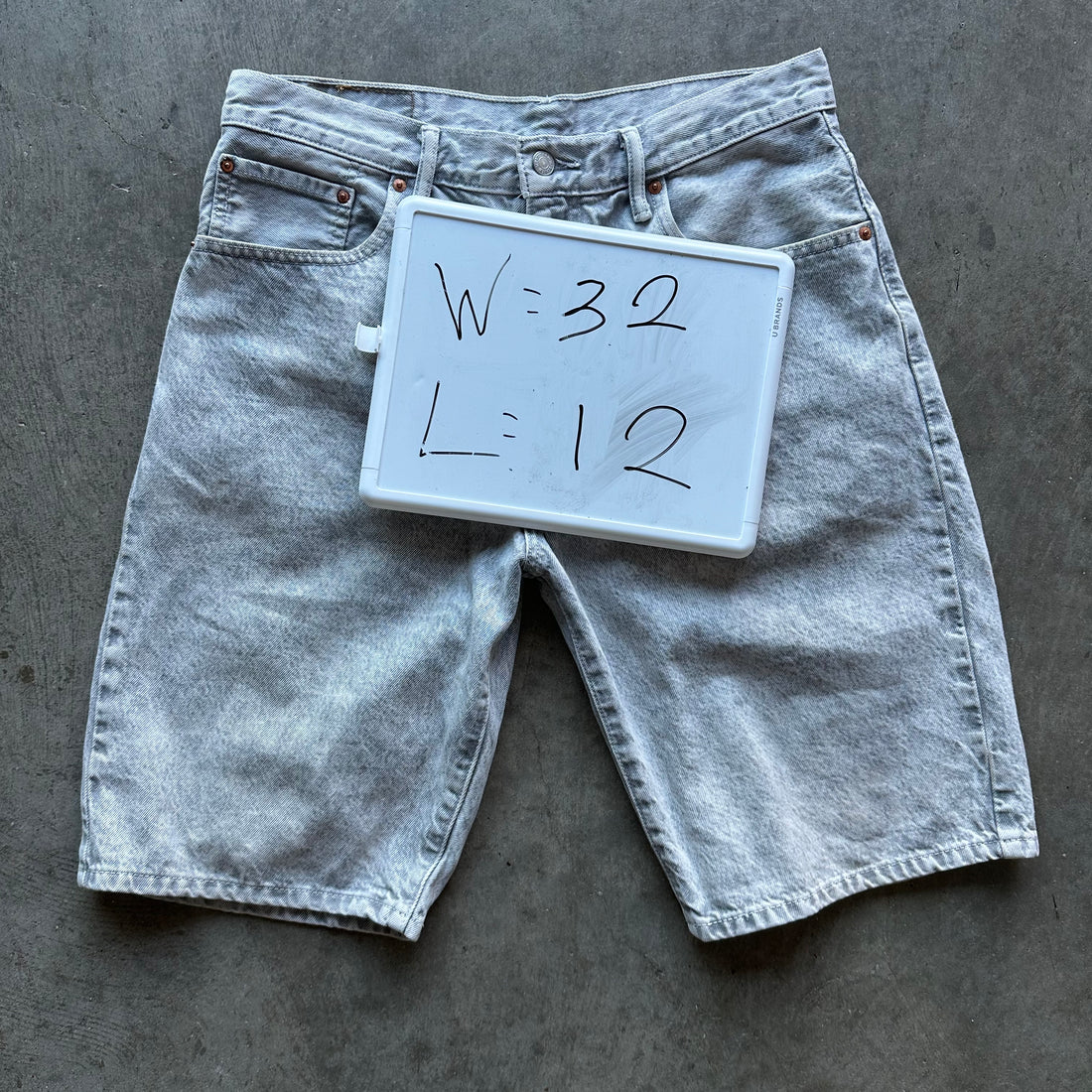 32w Grey Levis Shorts