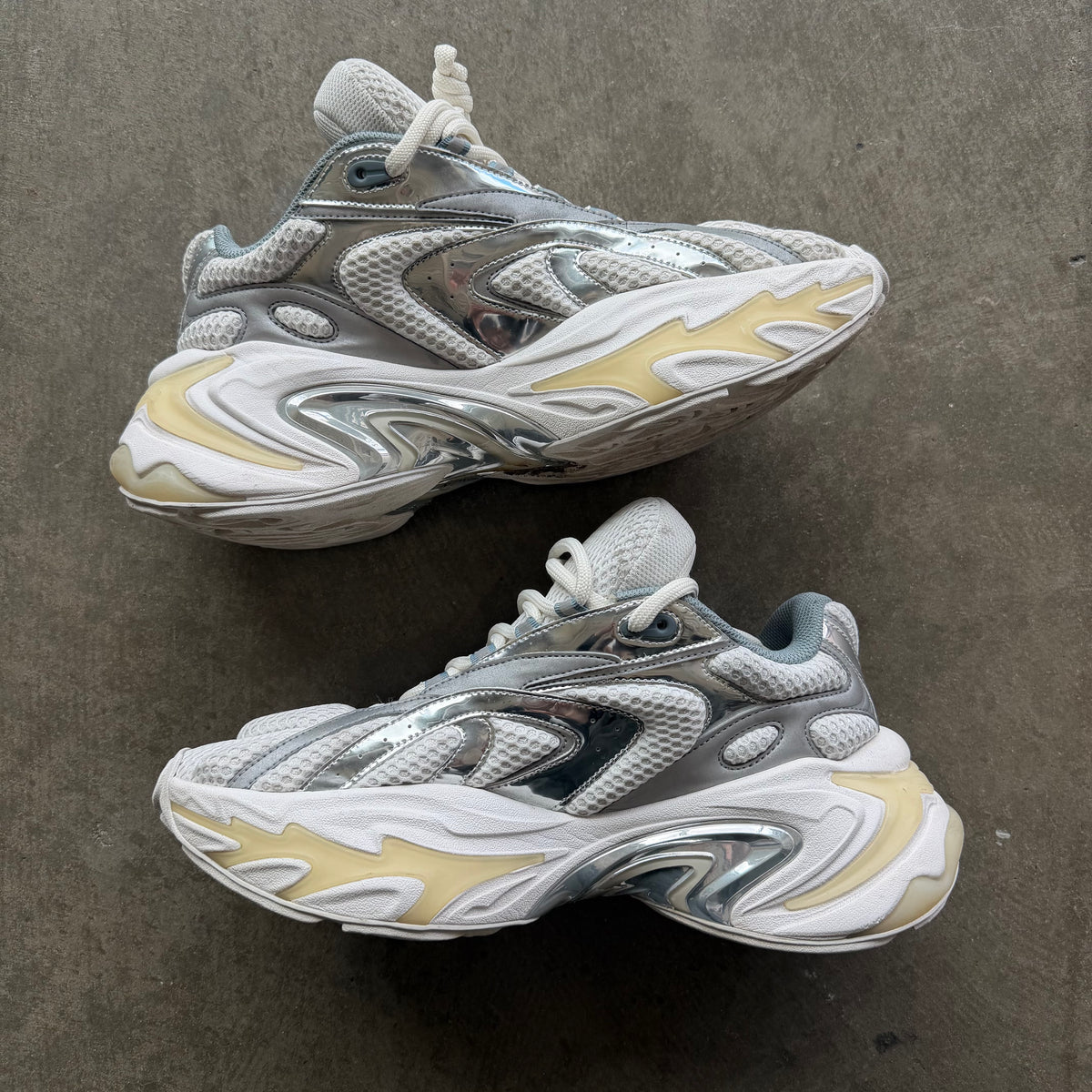 12 Various Zero Sneaker White