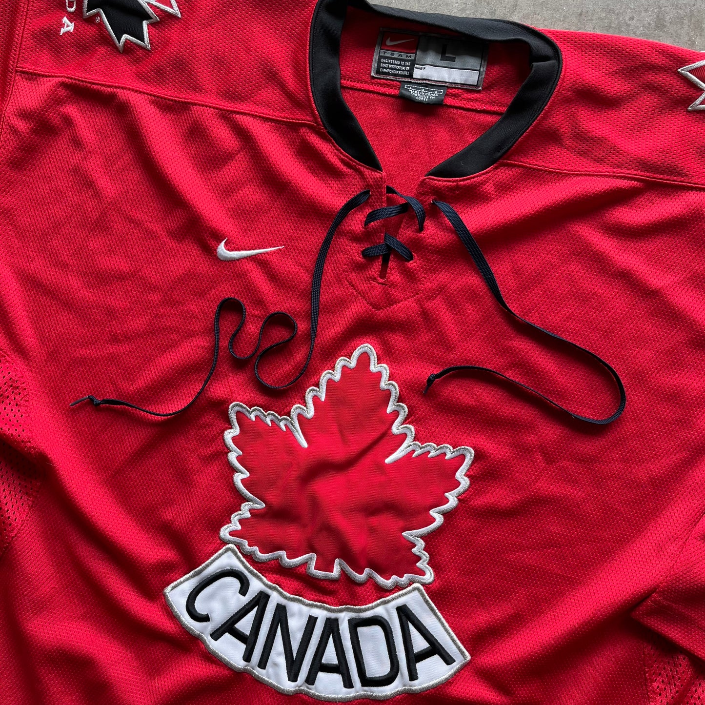 L 00s Nike Canada Hockey Jersey