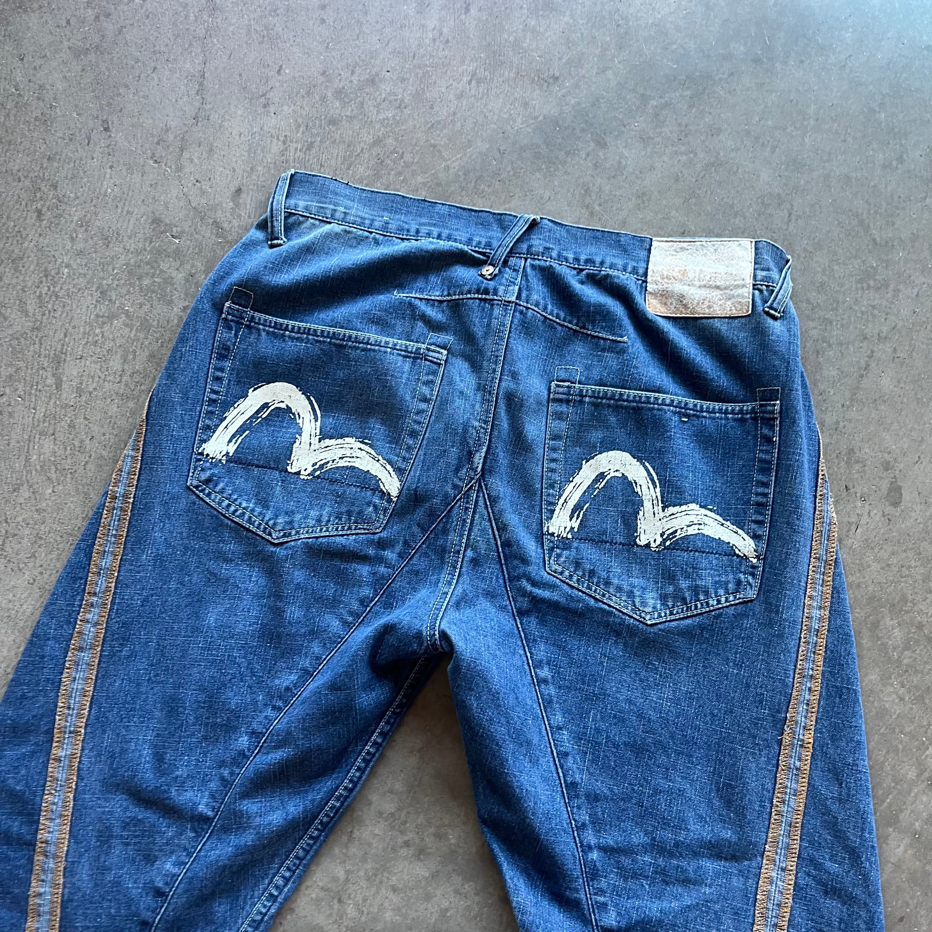 EVISU EVERYTHING – Clutch Vintage•Streetwear•Sneakers