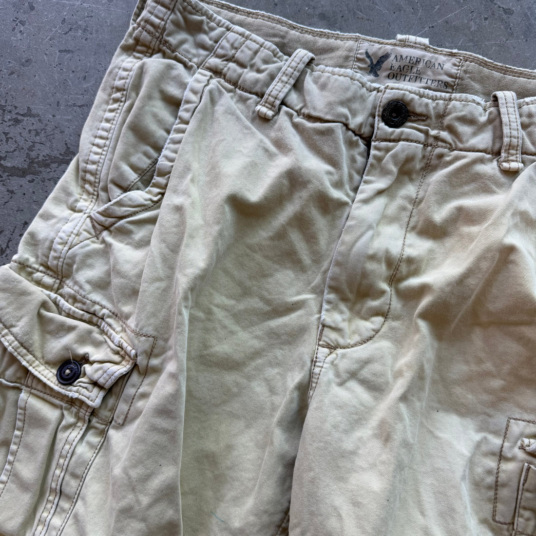 34w 00s American Eagle Cargo Shorts