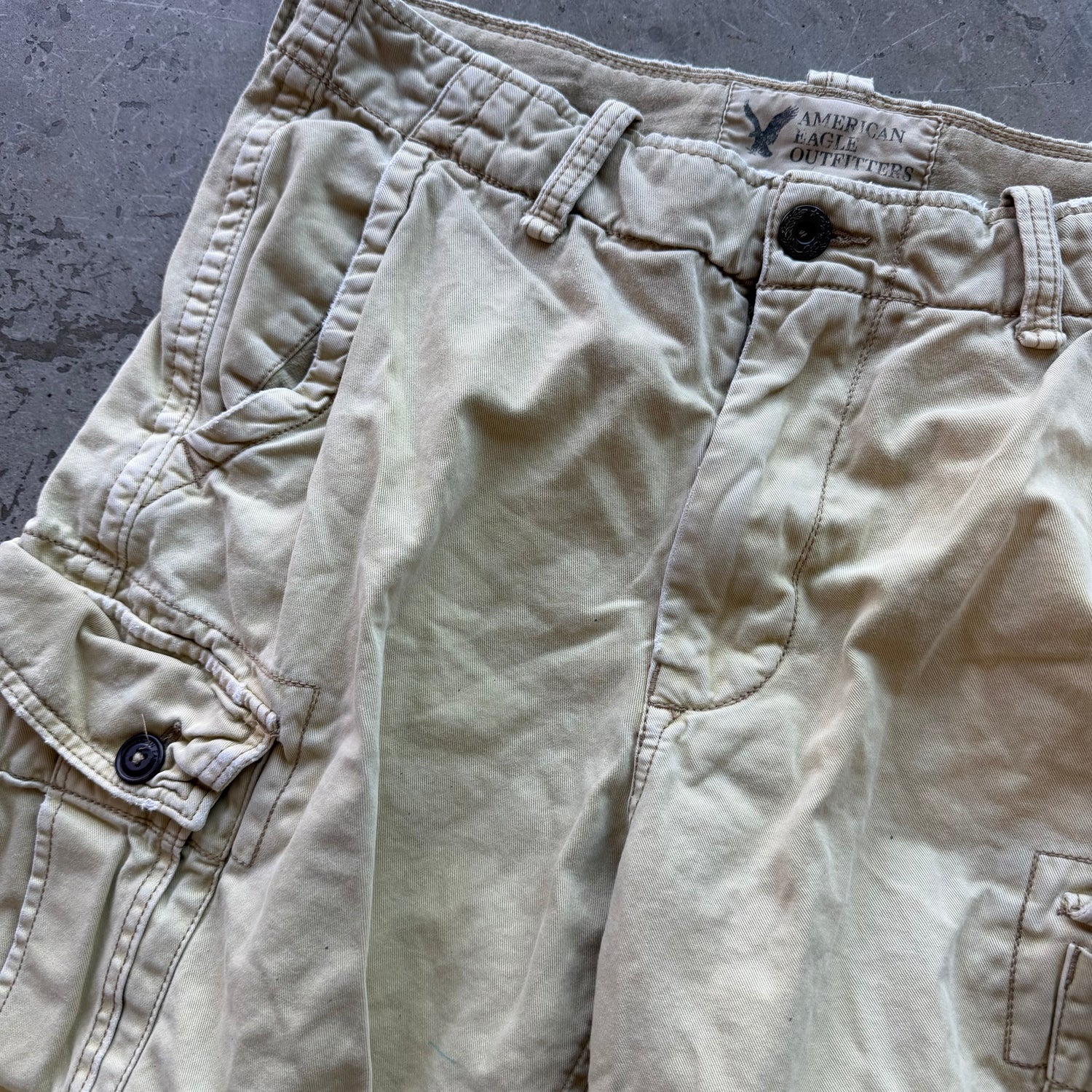 34w 00s American Eagle Cargo Shorts