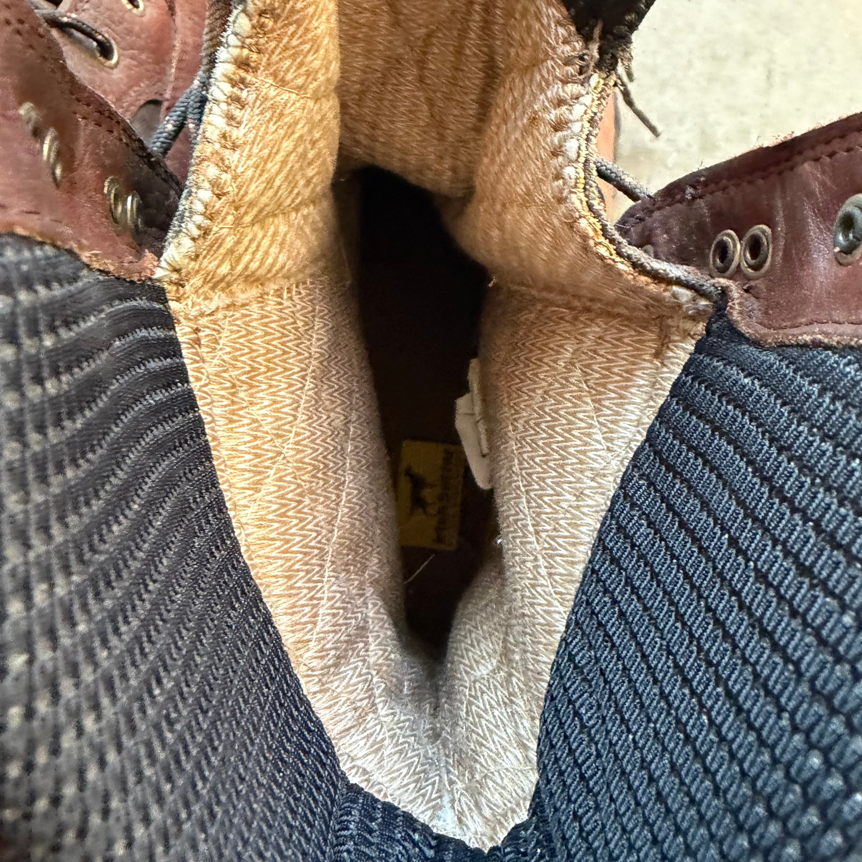 10.5 Used 00s 1200 Gram Camo Irish Settler Boots