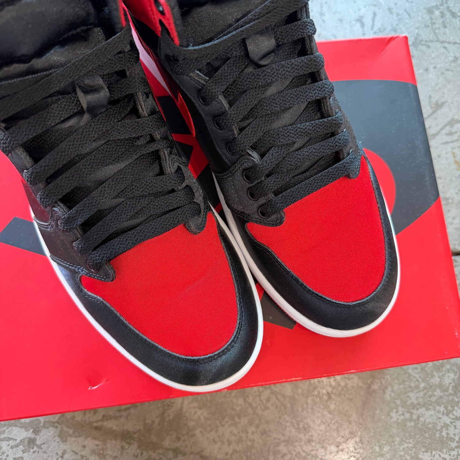 11w/9.5m Used Jordan 1 High Satin Bred