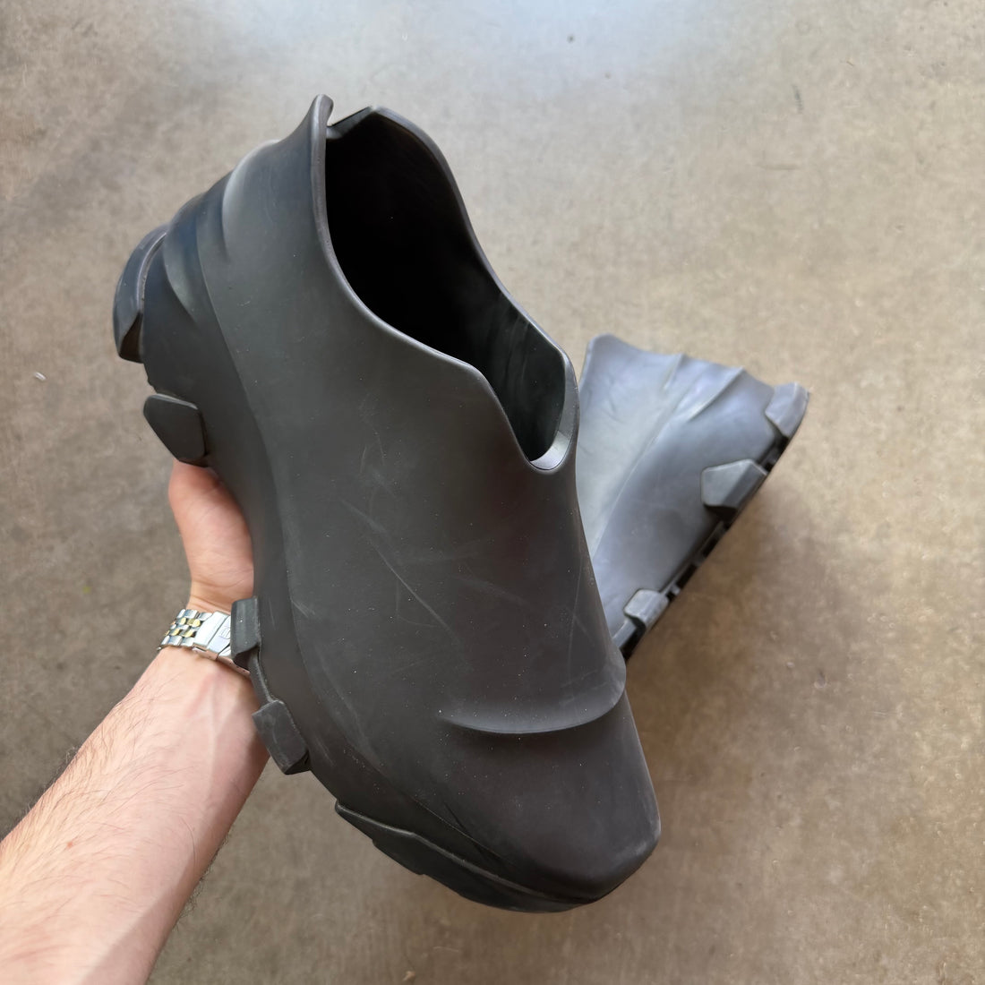 12 Used Givenchy Monumental Mallow Low Rubber Slip On