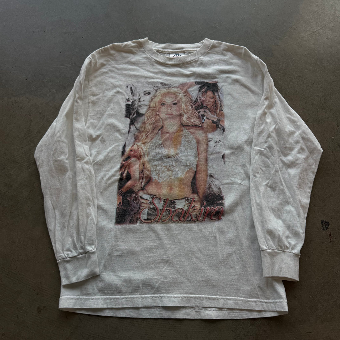 M 02 Shakira Tour L/S