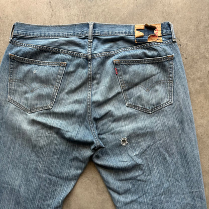 36x32 Distressed Levis Jeans