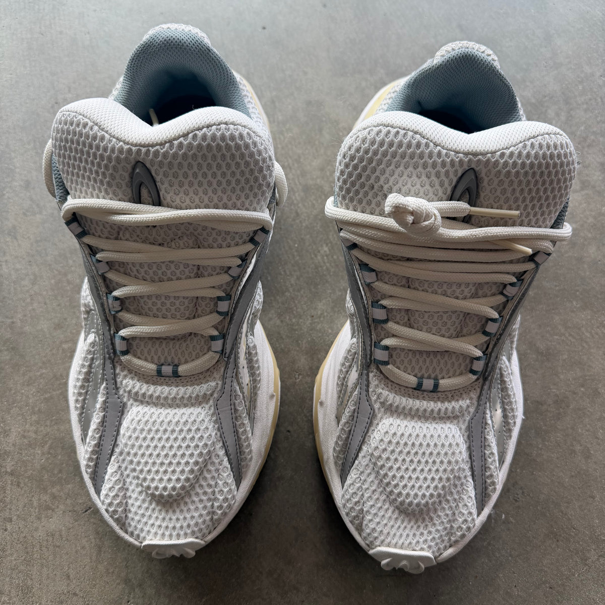 12 Various Zero Sneaker White