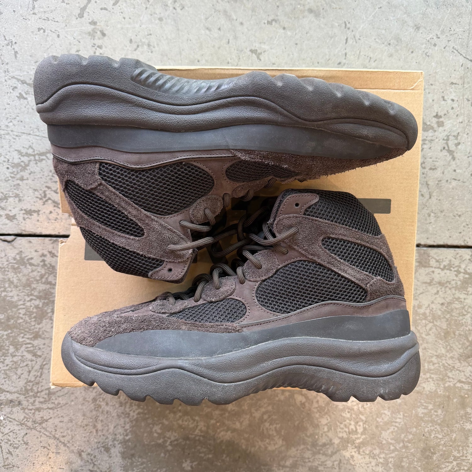 12.5 Used Yeezy DSRT Boot “Oil”
