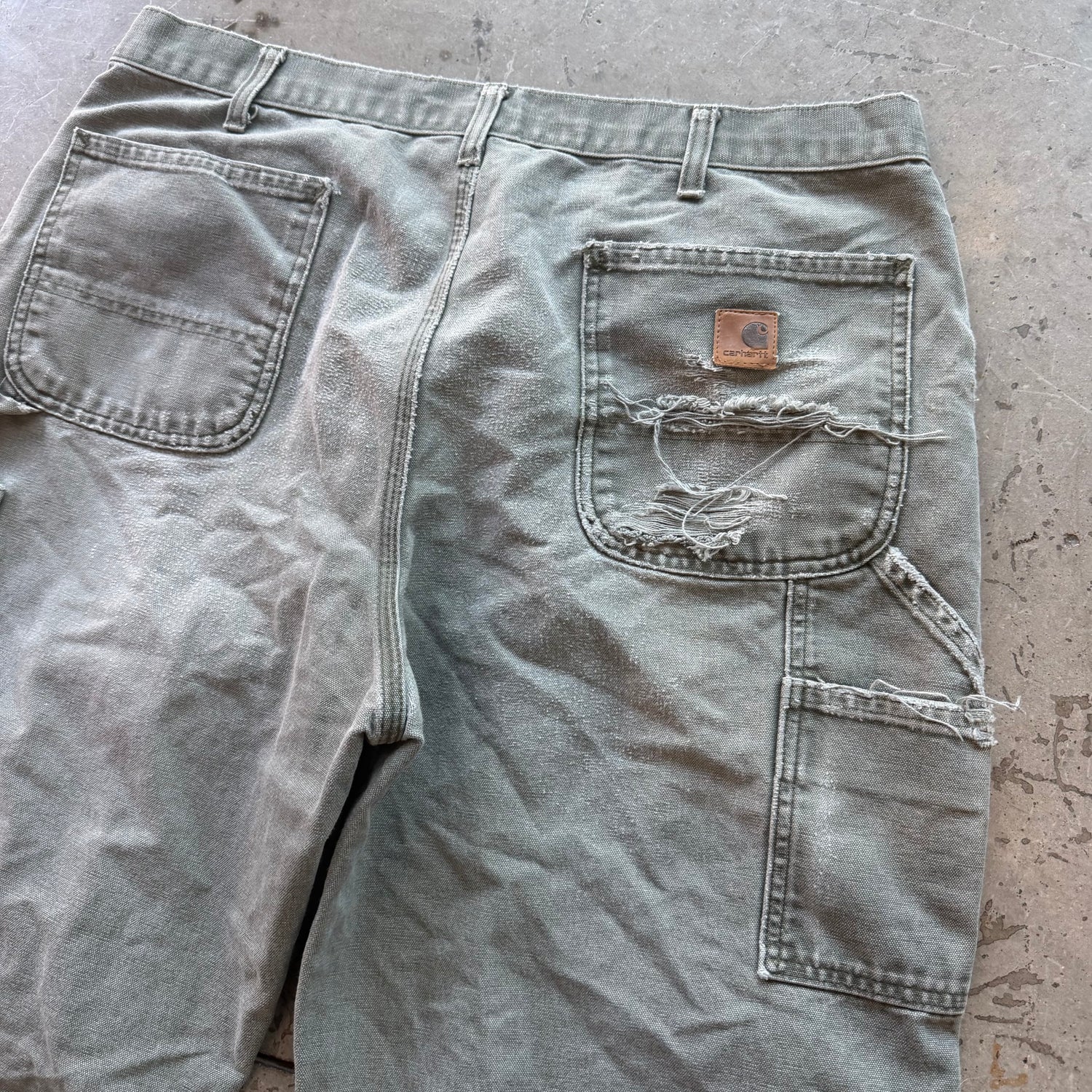 38x34 00s Distressed Carhartt Pants