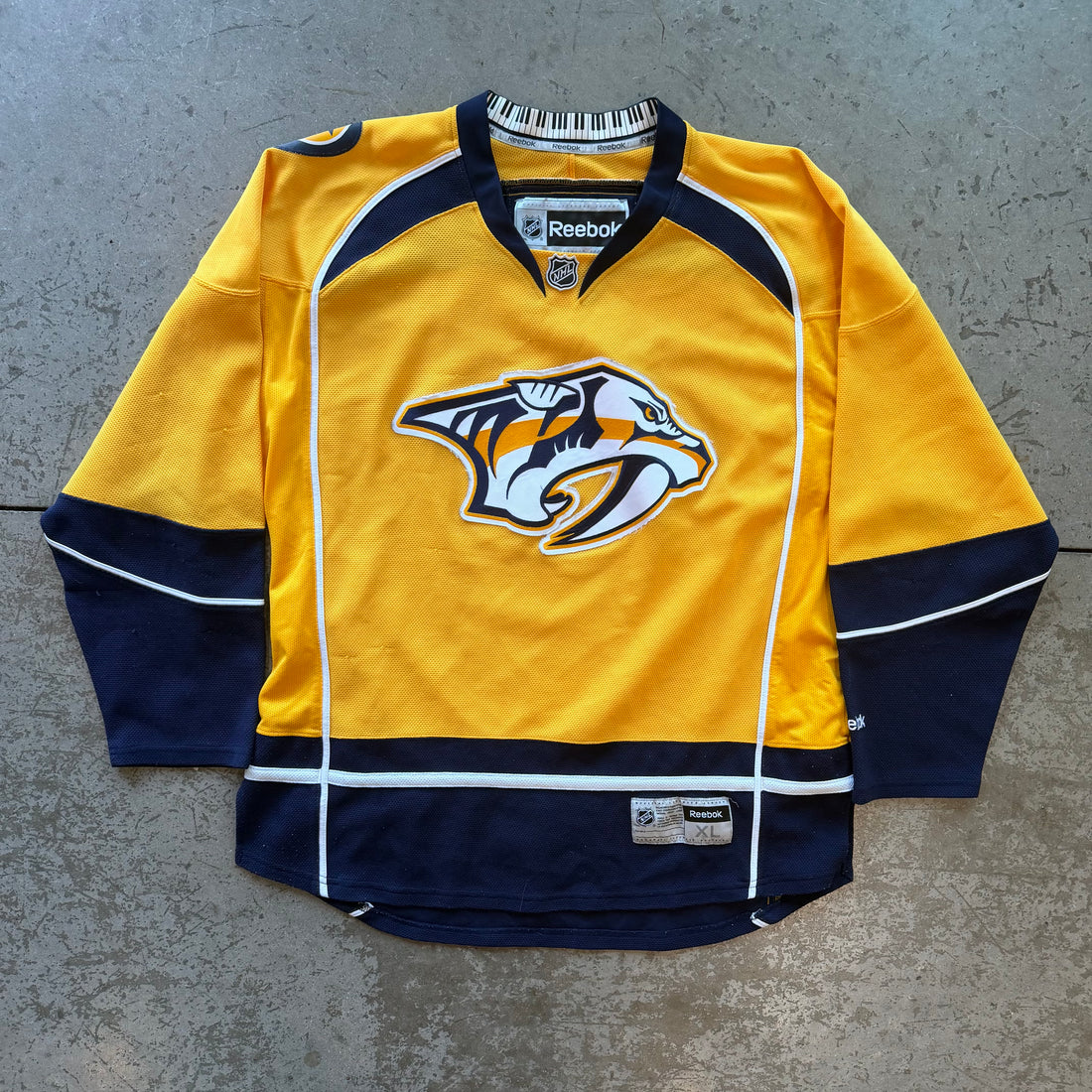 XL 00s Predators Hockey Jersey