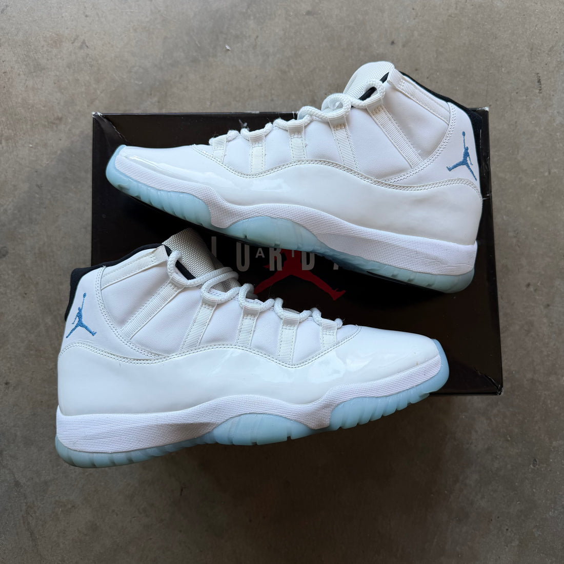 11 Used Jordan 11 Legend Blue