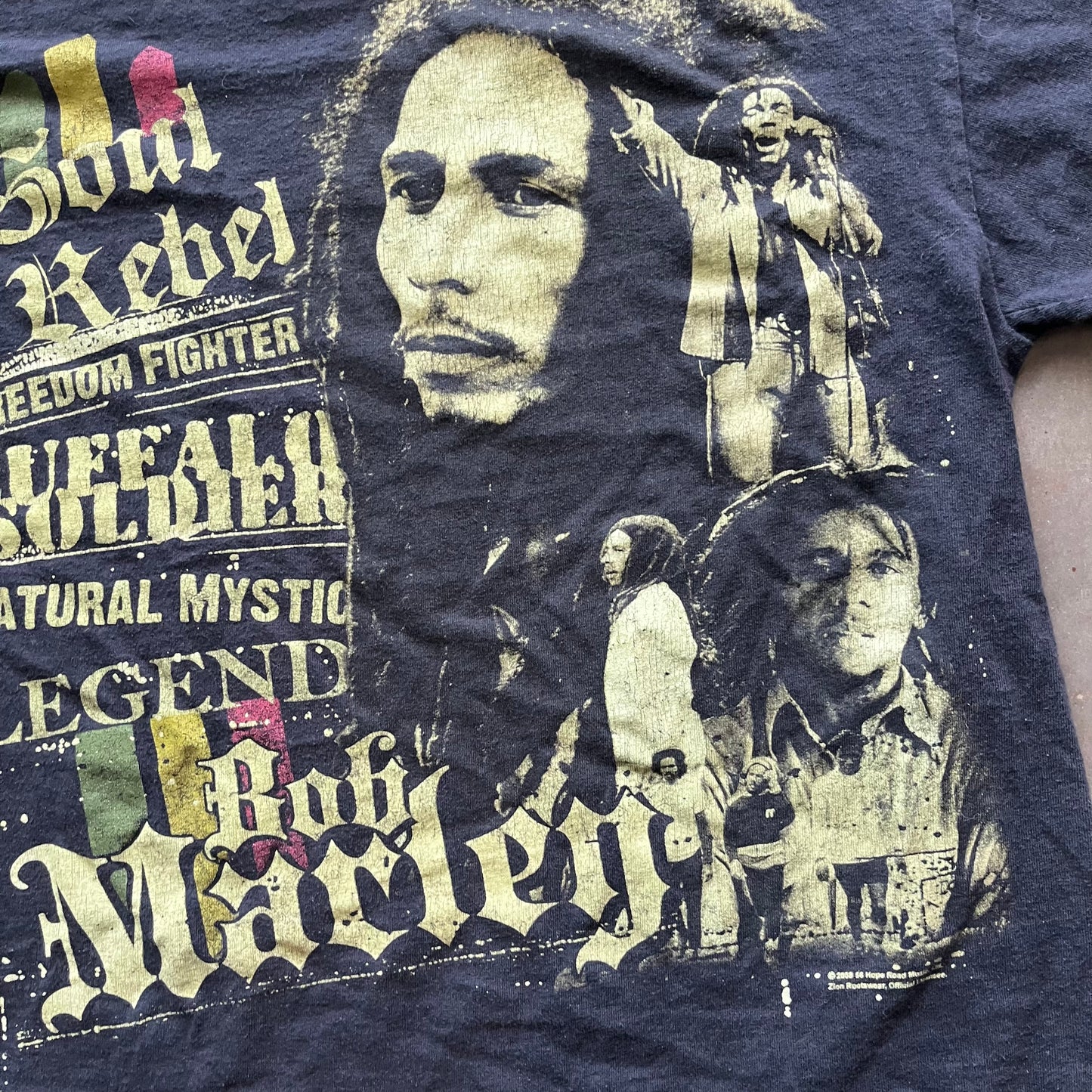 L 08 Bob Marley Tee