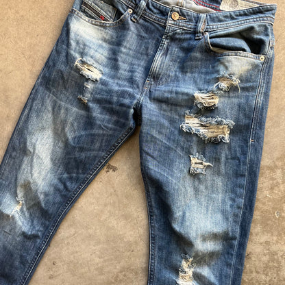 32x32 Ripped Diesel Jeans