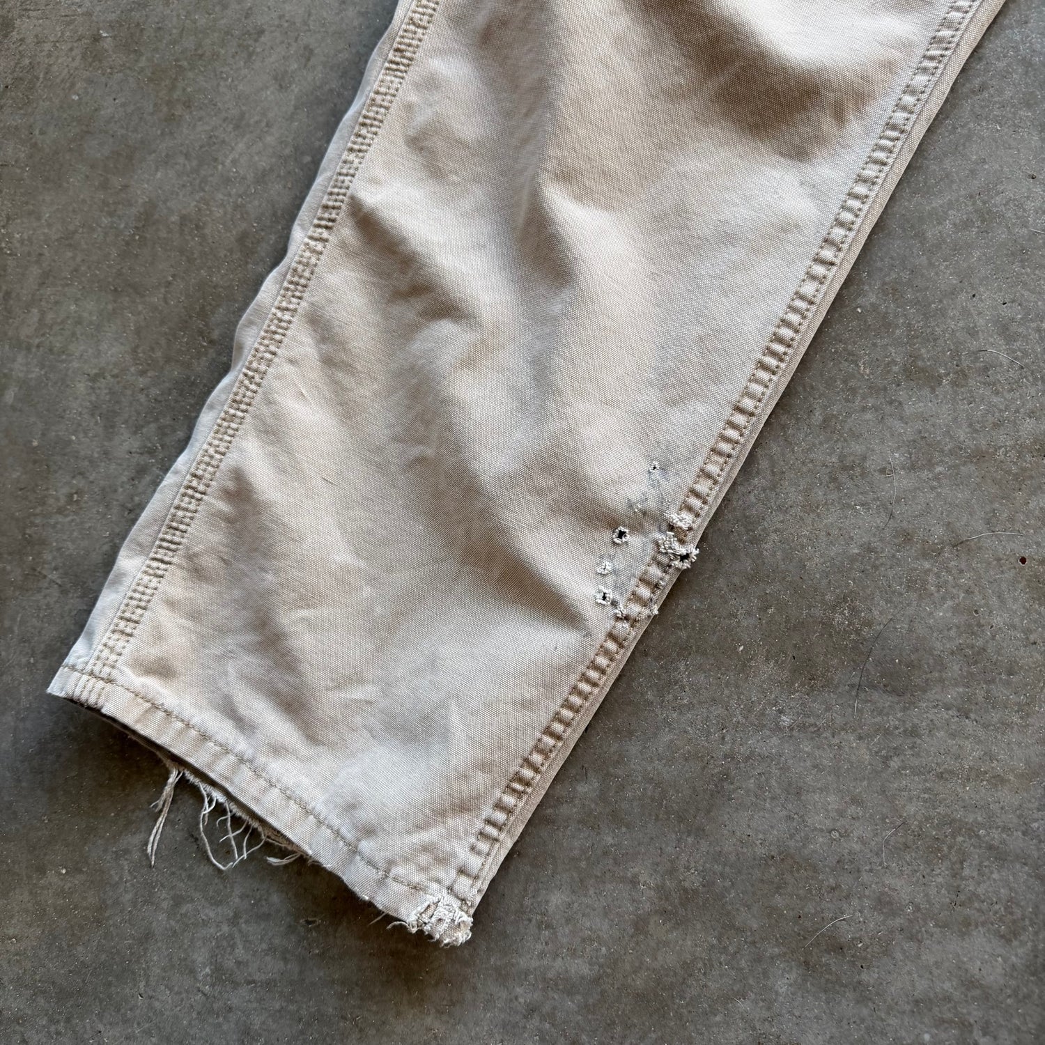 33x30 90s Thrashed Khaki Lee Pants