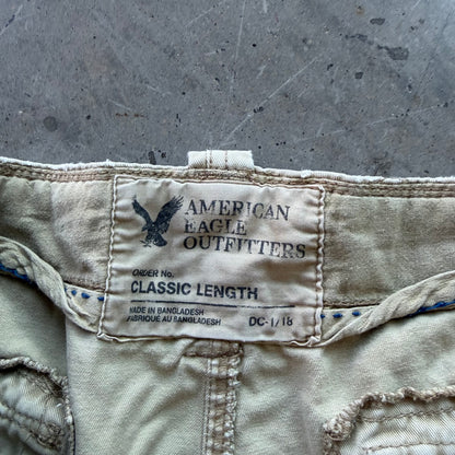 34w 00s American Eagle Cargo Shorts