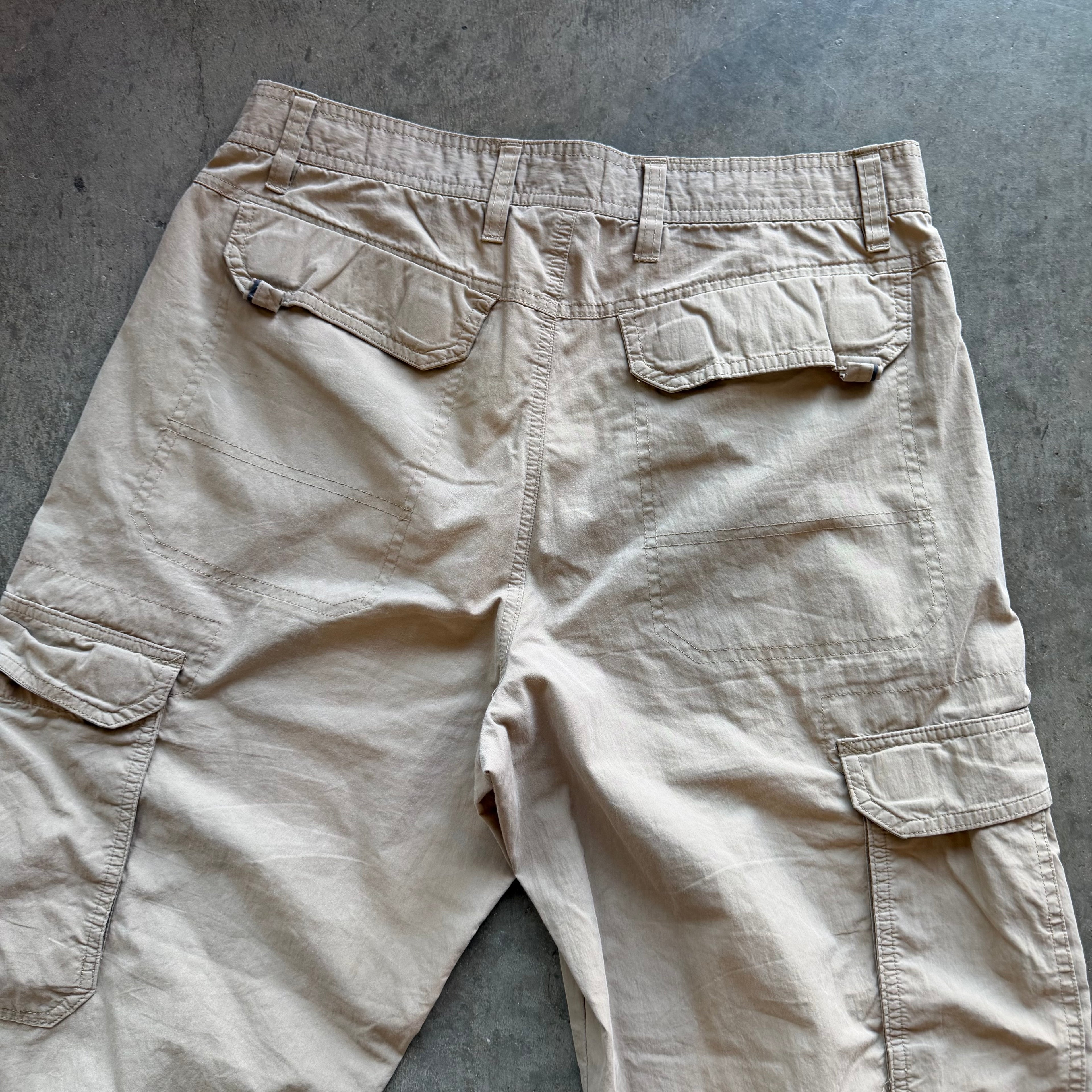 32x30 00s Nike ACG Cargo Pants