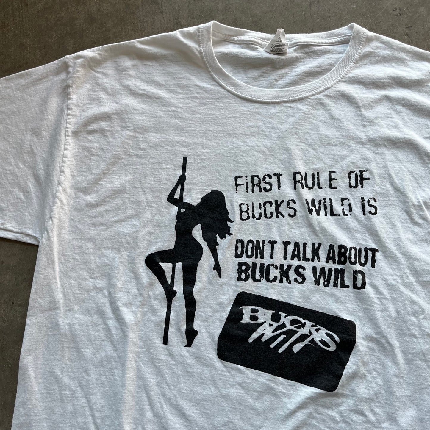 XL 00s Buck Wild Tee