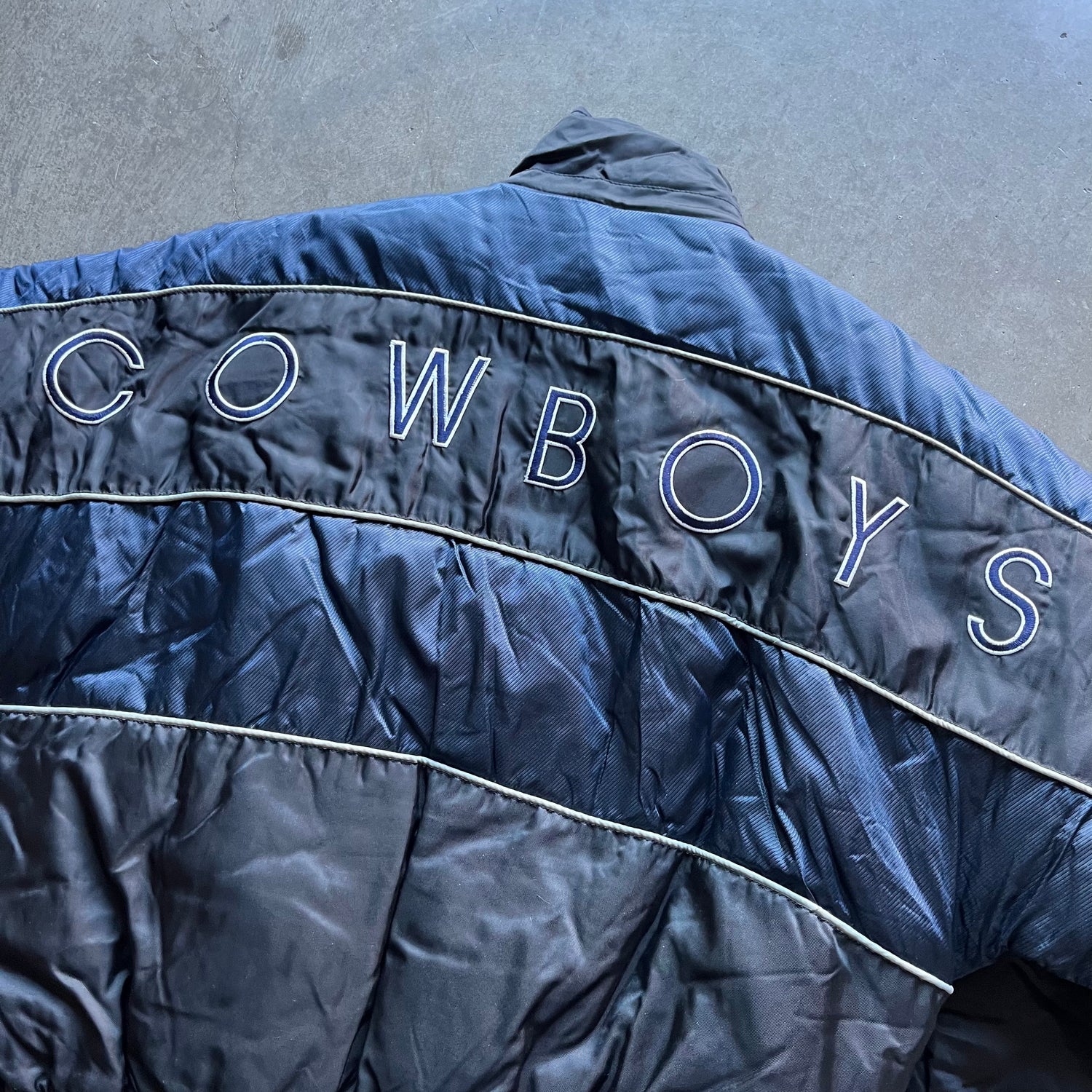 L 90s Cowboys Spellout Puffer