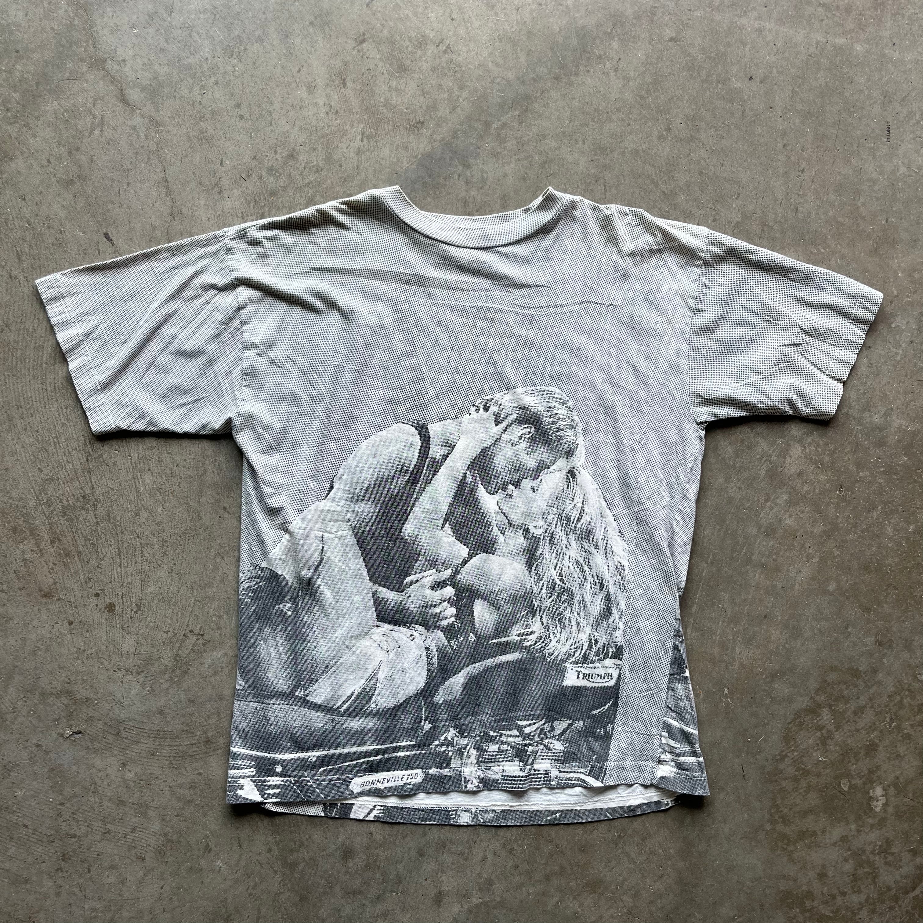XL 90s Triumph AOP Kissing Tee