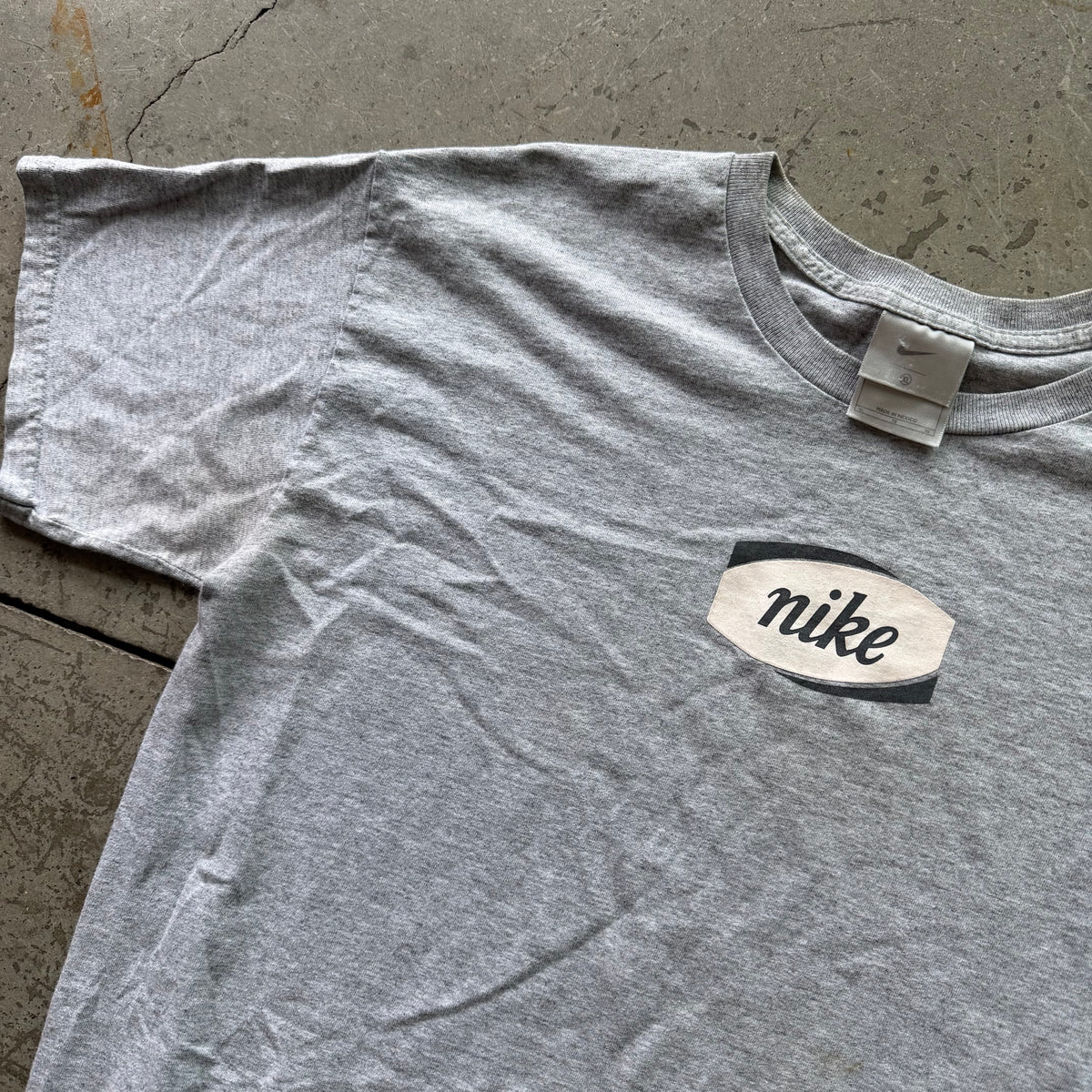 Y/XL 00s Grey Nike Tee