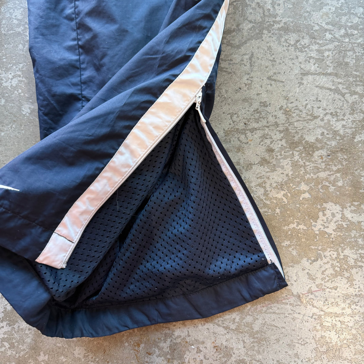 M 00s Navy Nike Track Pants