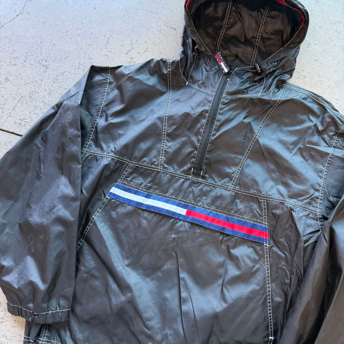 XL 00s Black Hooded Tommy Hilfiger Pullover
