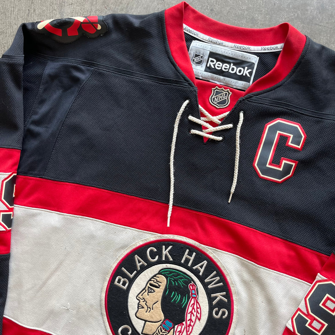 XL Toews Blackhawks Jersey