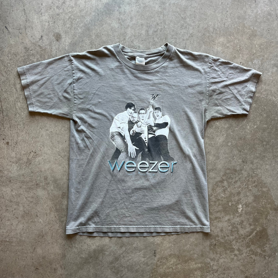 L 01 Weezer Tour Tee