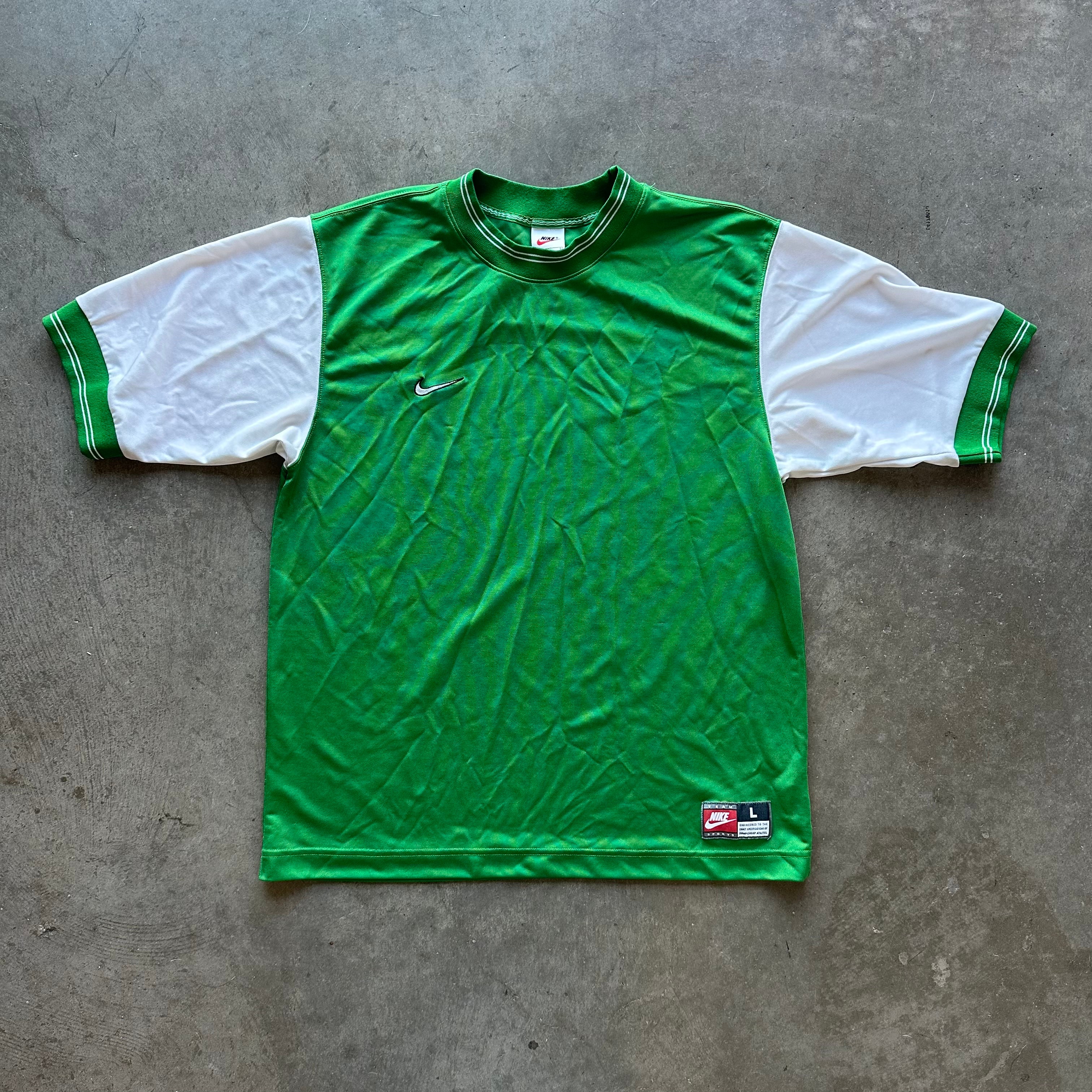 L 90s Nike Soccer Warm Up