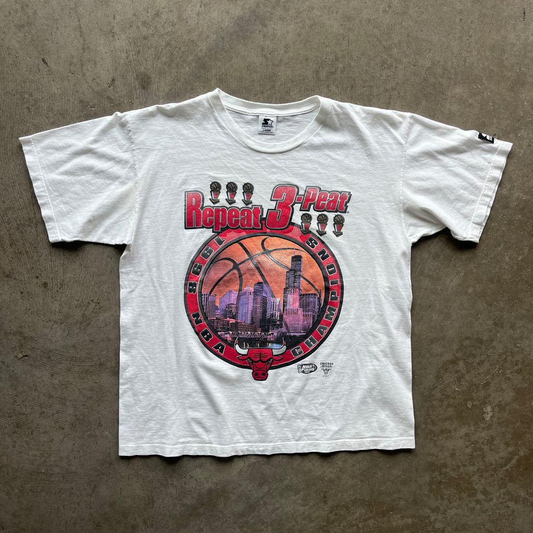 L 98 Chicago Bulls 3 Peat Tee