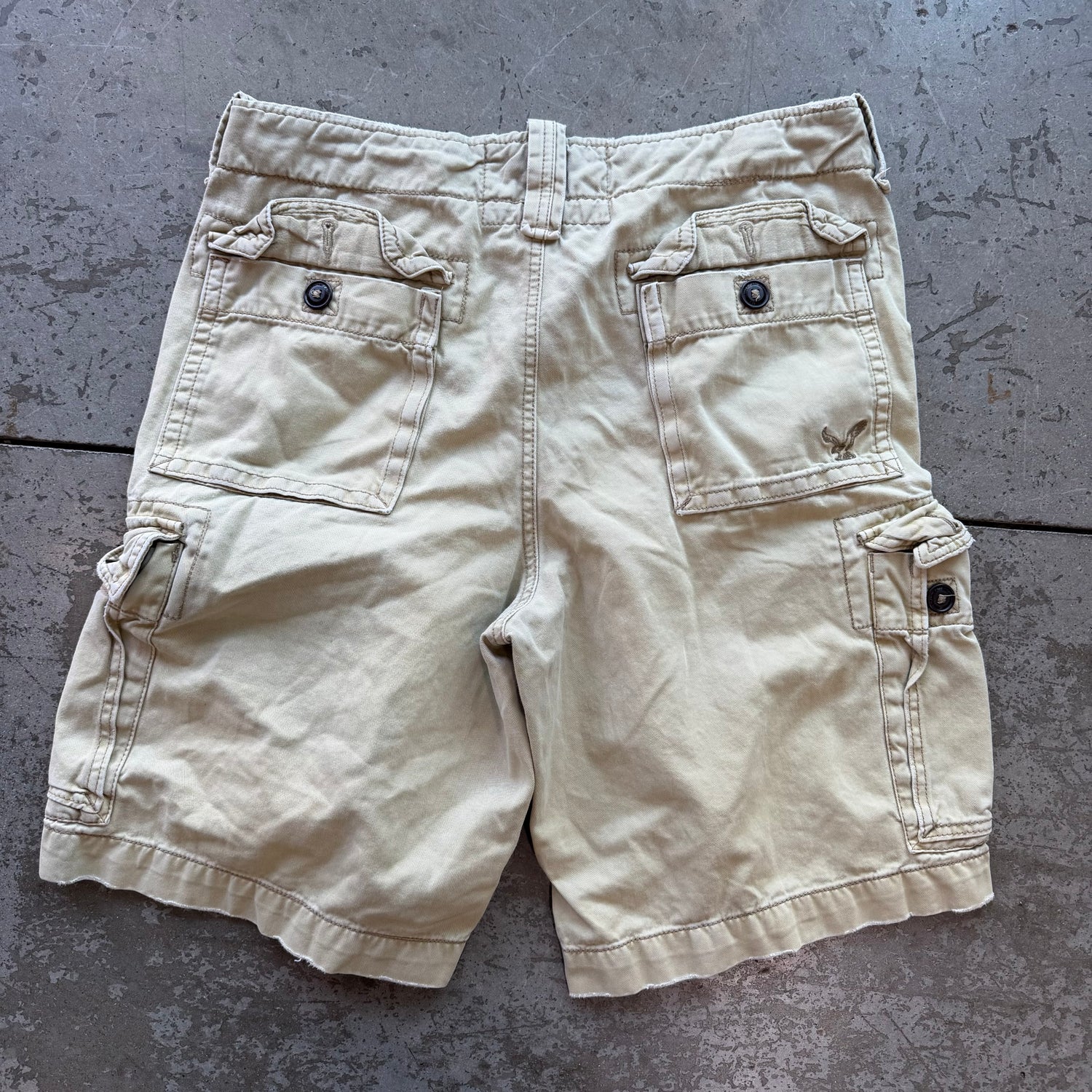 34w 00s American Eagle Cargo Shorts
