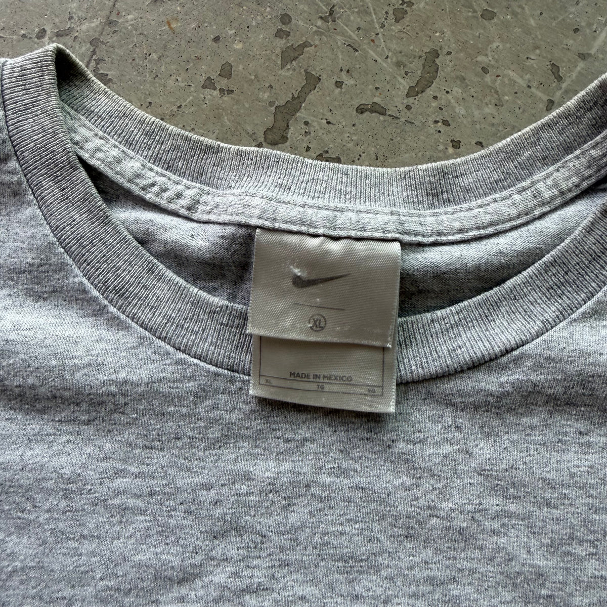 Y/XL 00s Grey Nike Tee