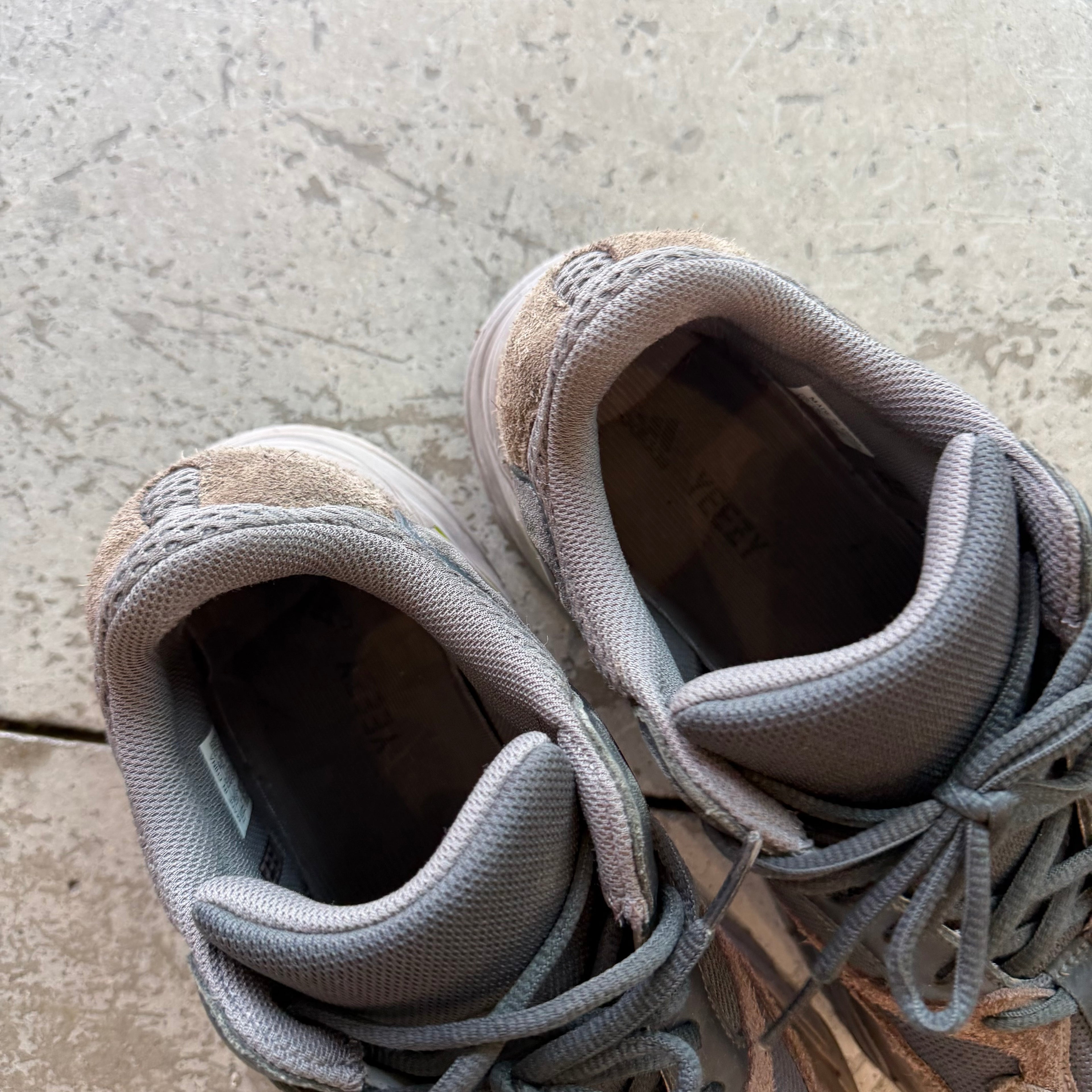 11 Used Yeezy 700 Mauve