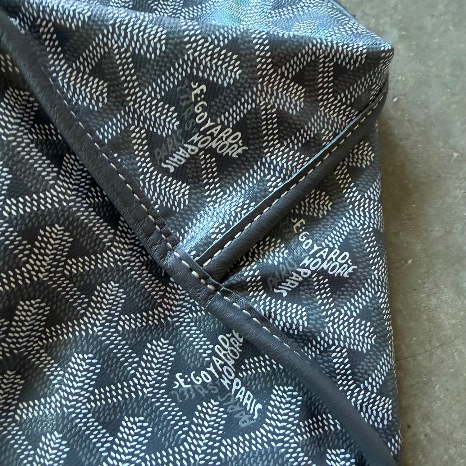 Goyard Anjou Reversible GM Grey